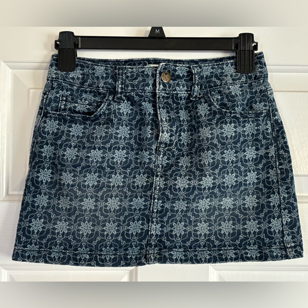 Old Navy Girls denim patterned mini-skirt (fits like a 12)